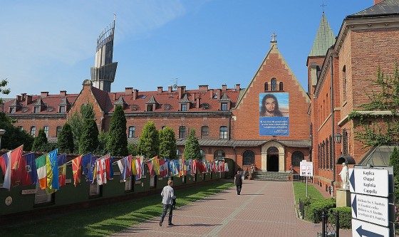 Wejscie do Santuarium w Krakowie-Lagiewnikach